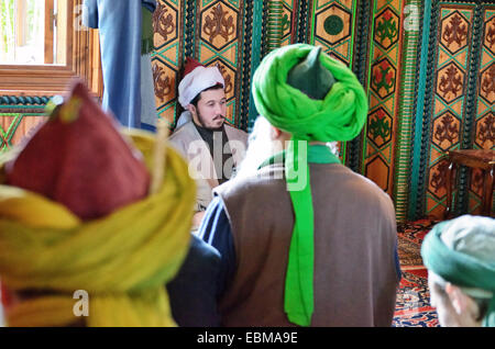 Porträt von Sufi Leben in der Residenz von Shaikh Nazim Al-Haqqani, Führer der Naqshbandi-Haqqani Sufi-Ordens, Lefke, Nord-Zypern Stockfoto