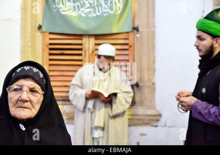 Porträt von Alife Yashlavskaya, Hüter der Krim Khanqah in Yevpatoria, Ukraine, Besuch Scheich Nazim Al-Haqqani, Führer der th Stockfoto