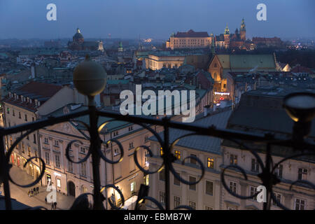 Krakau, Polen, Dezember 2014; Weihnachtsmarkt, mittelalterlichen Marktplatz Stockfoto