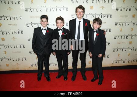 Sydney, Australien. 2. Dezember 2014. Abgebildet sind L-r: Dylan Georgiades (Orhan), Ben Norris (jungen Heinrich), Jack Douglas Patterson (junge Arthur) und Aidan Liam Smith (junge Edward) Ankunft auf dem roten Teppich bei The Wasser Rutengänger Weltpremiere am Staatstheater, 49 Market Street, Sydney, NSW, Australien. In Australien und der Türkei gedreht, ist der Film ein episches Abenteuer vier Jahre nach der Schlacht von Gallipoli im ersten Weltkrieg. Copyright Credit: 2014 Richard Milnes/Alamy Live-Nachrichten. Stockfoto