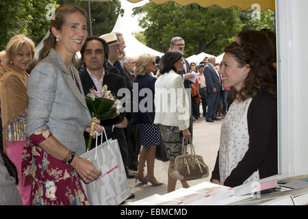 Infantin Elena, Herzogin von Lugo, nimmt an der Eröffnung der Madrid Buchmesse 2014 bei Buen Retiro Park Featuring: Infantin Elena Duchess of Lugo wo: Madrid, Spanien: 30. Mai 2014 Stockfoto