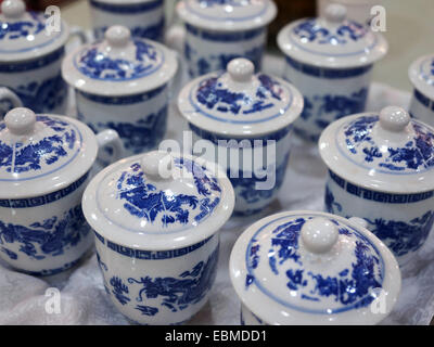 Reich verzierte chinesische Tee-Set Tassen Stockfoto