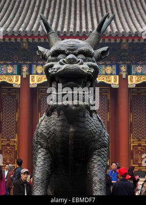 Mythische Figur Statue an der Sommerpalast in Peking, China, Asien Stockfoto