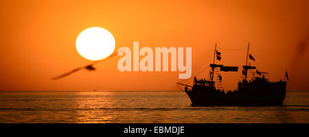 Silhouette von Segelschiff in den Atlantischen Ozean, Key West, Monroe County, Florida, USA Stockfoto