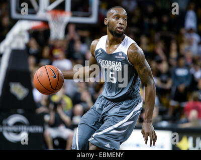 Orlando, FL, USA. 2. Dezember 2014. Georgia Southern Eagles bewachen Jelani Hewitt (5) während der 1. Hälfte Mens NCAA Basketball Spiel-Aktion zwischen den Georgia Southern Eagles und die UCF Knights im CFE Arena in Orlando, FL. © Csm/Alamy Live-Nachrichten Stockfoto