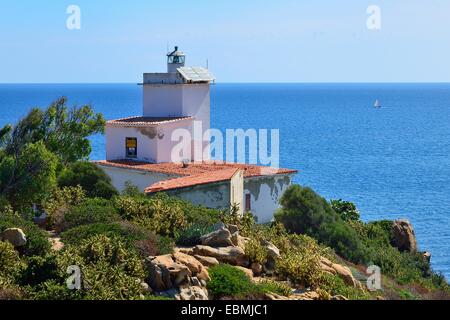 Leuchtturm am Capo Ferrato, Costa Rei, Cagliari, Sardinien Provinz, Italien Stockfoto