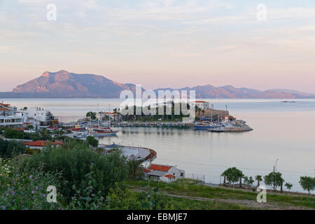 Datça im Abendlicht, Datça, Datça-Halbinsel, Provinz Muğla, Ägäis, Türkei Stockfoto