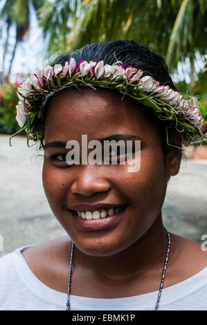 Mädchen mit Blumen im Haar, Yap-Insel, Caroline Inseln, Mikronesien Stockfoto