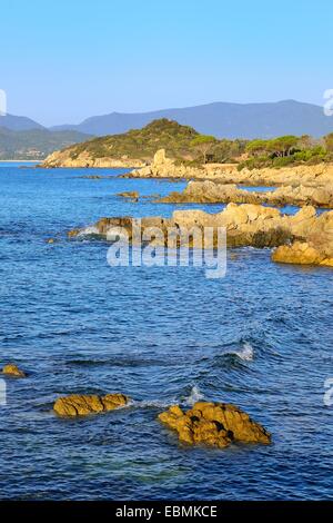 Felsenküste am Capo Ferrato, Costa Rei, Provinz von Cagliari, Sardinien, Italien Stockfoto