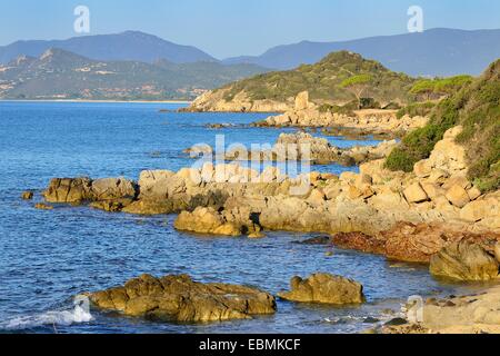 Felsenküste am Capo Ferrato, Costa Rei, Provinz von Cagliari, Sardinien, Italien Stockfoto