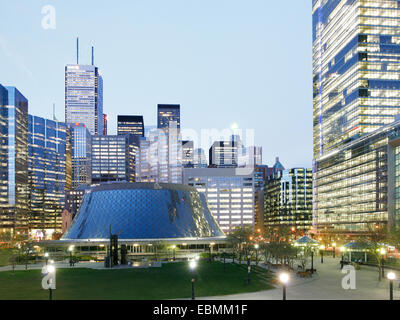 Roy Thomson Hall, Pecaut Square, Financial District, Toronto, Provinz Ontario, Kanada Stockfoto