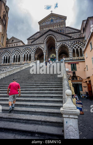 Amalfi-Dom an der Piazza del Duomo, Amalfi, Italien. Stockfoto