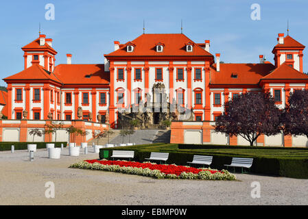 Troja-Palast ist Barock-Palais in Prag Nord-West-Bezirk, Tschechien. Es wurde für die Grafen von Sternberg im Jahre 1691 gebaut. Stockfoto