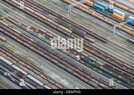 Eine Nahaufnahme der Luftaufnahme des ein Rangierbahnhof Eisenbahn südlich von Crewe in Cheshire Stockfoto