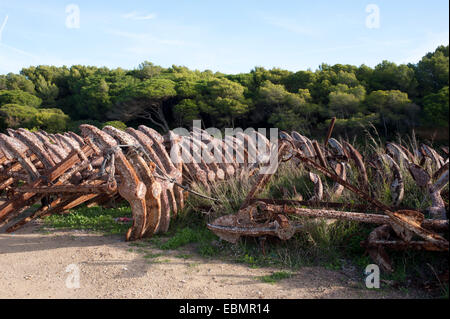 Alte Anker an Puerto de Conil, Provinz Cadiz, Andalusien, Spanien. Stockfoto