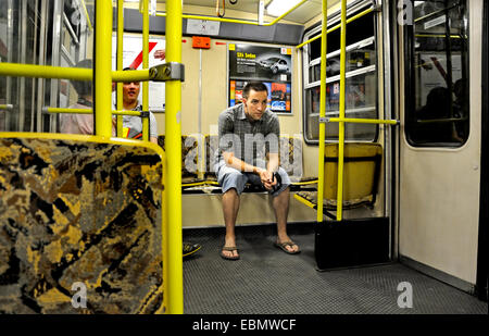 Budapest, Ungarn. Menschen in der u-Bahn / u-Bahn Zug reisen Stockfoto