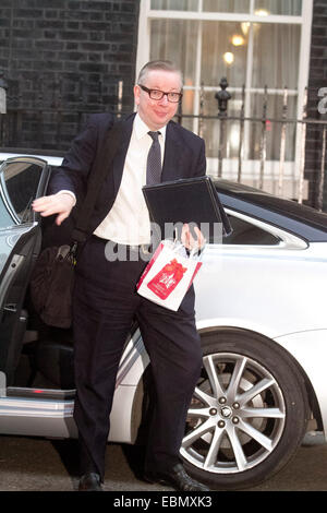 Westminster, London, UK. 3. Dezember 2014. Konservative Chief Whip Michael Gove kommt in 10 Downing Street für den Schrank briefing, bevor Kanzlerin George Osborne seine Herbst-Anweisung Kredit liefert: Amer Ghazzal/Alamy Live-Nachrichten Stockfoto