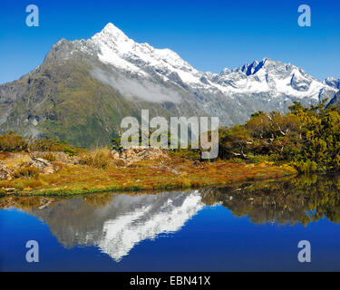 Key Summit mit Spiegelbild des Mt. Christina, Neuseeland, Südinsel, Fjordland Nationalpark Stockfoto