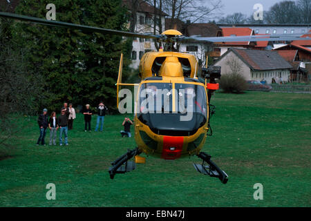 Rettung Hubschrauber starten nach der Genesung einer verletzten Person, Deutschland, Bayern, Penzberg Stockfoto