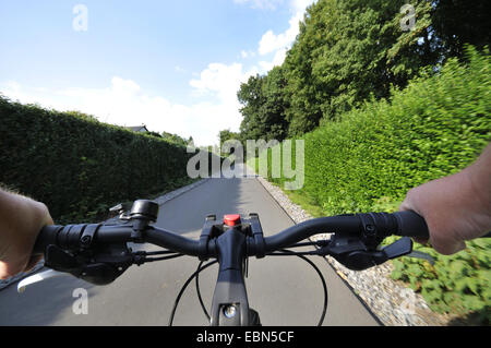 mit dem Fahrrad auf Fahrrad Weg und ehemalige Railtrack "Rheinischer Esel", Witten, Ruhrgebiet, Nordrhein-Westfalen, Deutschland Stockfoto