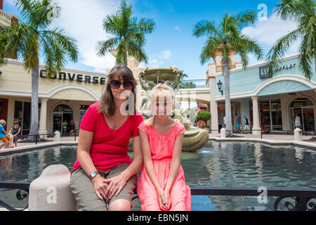 Mutter, Tochter, Einkaufszentrum, Naples, Florida, usa Stockfoto