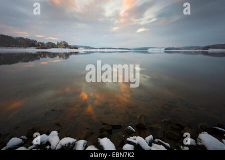 Poehl Stausee im Winter, Deutschland, Sachsen, Jocketa Stockfoto