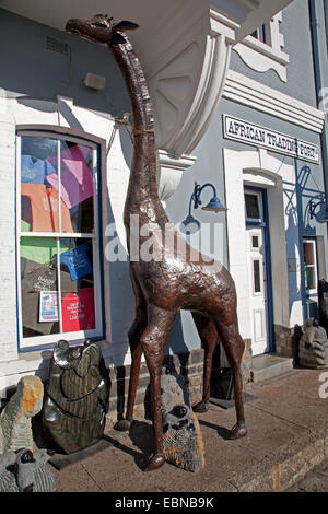 Giraffe in fast lebensgroße Vor ein Souvenir in der V&A Waterfront, Südafrika, Western Cape, Kapstadt Stockfoto
