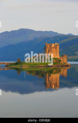 Eilean Donan Castle am Abend Licht, Großbritannien, Schottland Stockfoto