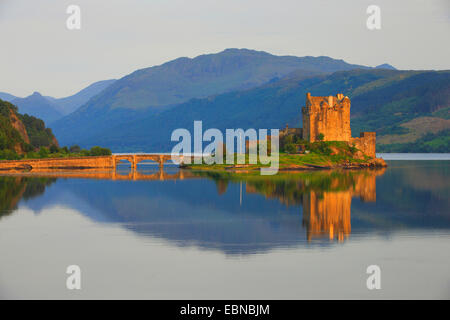 Eilean Donan Castle am Abend Licht, Großbritannien, Schottland Stockfoto