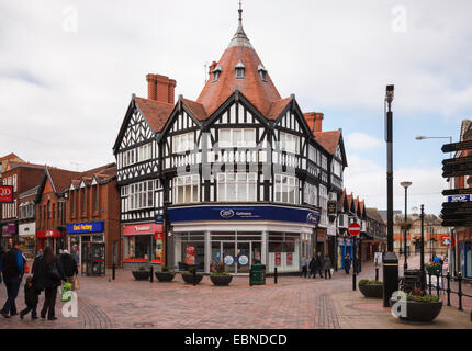 Stiefel Optiker Shop in verkehrsberuhigten Fußgängerzone im Stadtzentrum. Hope Street Wrexham Flintshire Nordwales UK Großbritannien Stockfoto