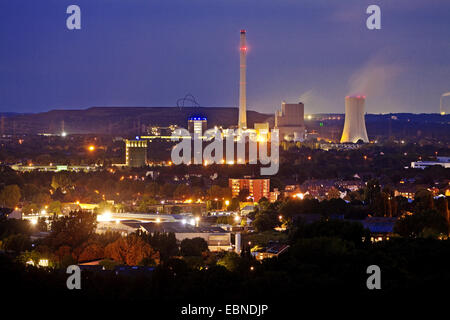 Blick vom Tippelsberg Mountain Kraftwerk Herne und verderben Tipp Halde am Abend Licht, Bochum, Ruhrgebiet, Nordrhein-Westfalen, Deutschland Stockfoto