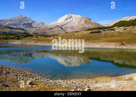 SAS Dla Crusc Spiegelung im See Limo, Italien, Südtirol, Dolomiten Stockfoto