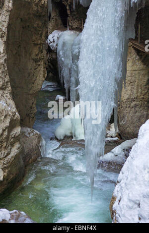 Partnachklamm im Winter, Deutschland, Bayern, Oberbayern, Oberbayern, Garmisch-Partenkirchen Stockfoto