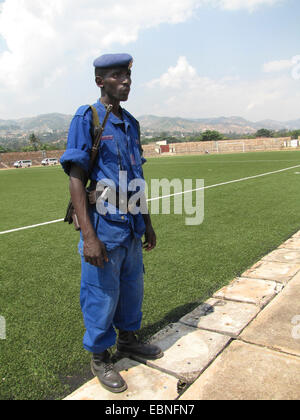 Polizist im Fußball-Stadion anlässlich des internationalen Tags gegen Folter (26. Juni 2009), Burundi, Bujumbura Mairie, Rohero 1, Bujumbura Stockfoto
