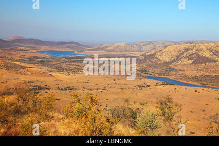 Manke See in den Vulkankrater, Südafrika, Pilanesberg National Park anzeigen Stockfoto