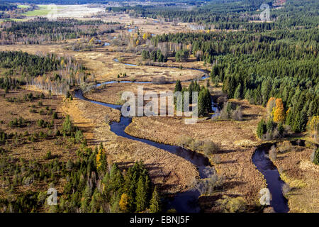 Luftbild Meadering Fluss und Hochmoor, Tschechische Republik, Sumava Nationalpark Stockfoto