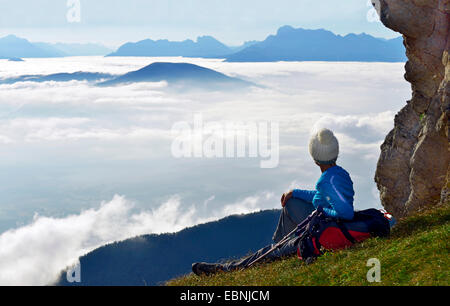 weibliche Wanderer, Pass des Deux Soeurs, Frankreich, Isere, Vercors-Nationalpark Stockfoto
