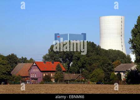 Akko und Bauernhof vor der rechtlich umstrittenen Neubau des Steinkohle befeuerten Kraftwerks Datteln 4, Deutschland, Nordrhein-Westfalen, Ruhrgebiet, Datteln Stockfoto