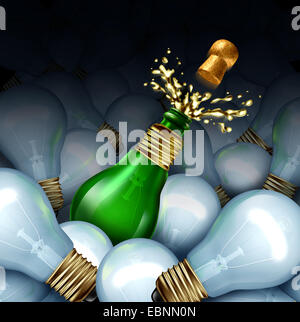 Frohes neues Jahr-Idee-Konzept als eine Gruppe von Glühbirnen und ein grünes Glas Champagner oder Sekt Flasche geformt wie eine Glühbirne mit Splash und fliegenden Korken als Symbol der ursprünglichen kreativen Partei Planung für Silvester Feier. Stockfoto