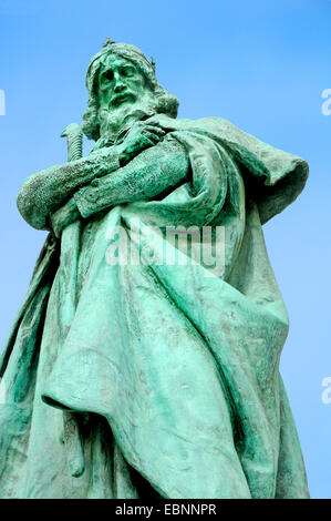 Budapest, Ungarn. Millennium Monument, Statue von Bela IV. in Hosok ter (Heldenplatz). Stockfoto