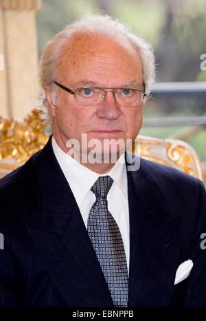 Paris, Frankreich. 3. Dezember 2014. König Carl Gustaf von Schweden besucht Nationalversammlung Lautsprecher Claude Bartolone in seiner Residenz an der Natonal-Versammlung in Paris, Frankreich, 3. Dezember 2014. Der schwedische König und die Königin sind in Frankreich für einen dreitägigen Staatsbesuch. Foto: Patrick van Katwijk / Frankreich OUT/Dpa/Alamy Live News Stockfoto