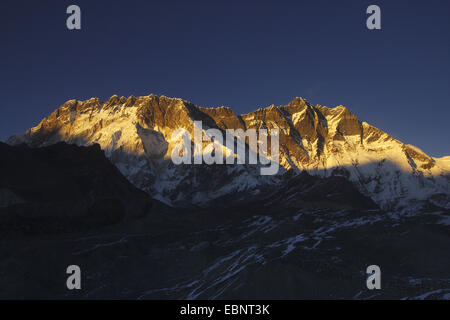 Nuptse und Lhotse im Abendlicht, Chhukhung, Khumbu Himal, Himalaya, Nepal Stockfoto