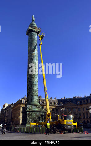 mobiler Kran an der Spalte Vendome, Frankreich, Paris Stockfoto