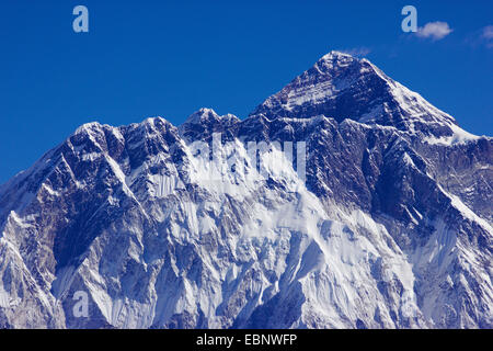 Mount Everest hinter Nuptse. Blick von oben Kongde Hotel, Nepal, Khumbu Himal Stockfoto