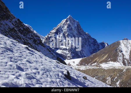 Blick vom Aufstieg zum Kongma La, Cholatse, Nepal, Himalaya, Khumbu Himal Stockfoto