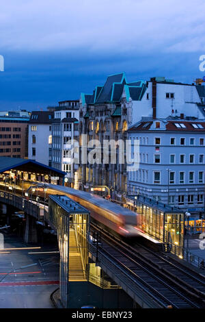 Bahnhof Roedingsmarkt in den Abend, Deutschland, Hamburg Stockfoto