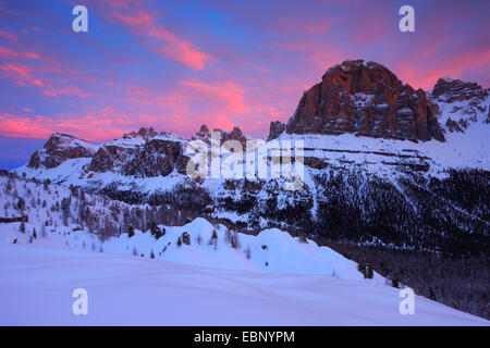 Tofana di Rozes, 3243 m, bei Dämmerung, Italien, Südtirol, Dolomiten Stockfoto