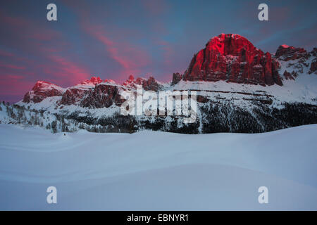 Tofana di Rozes, 3243 m, bei Dämmerung, Italien, Südtirol, Dolomiten Stockfoto