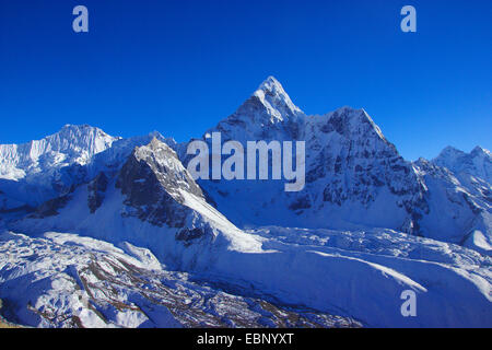 Blick vom Kongma La auf Ama Dablam, Nepal, Himalaya, Khumbu Himal Stockfoto