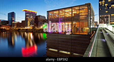 Medienhafen im Abendlicht, Deutschland, Nordrhein-Westfalen, Düsseldorf Stockfoto